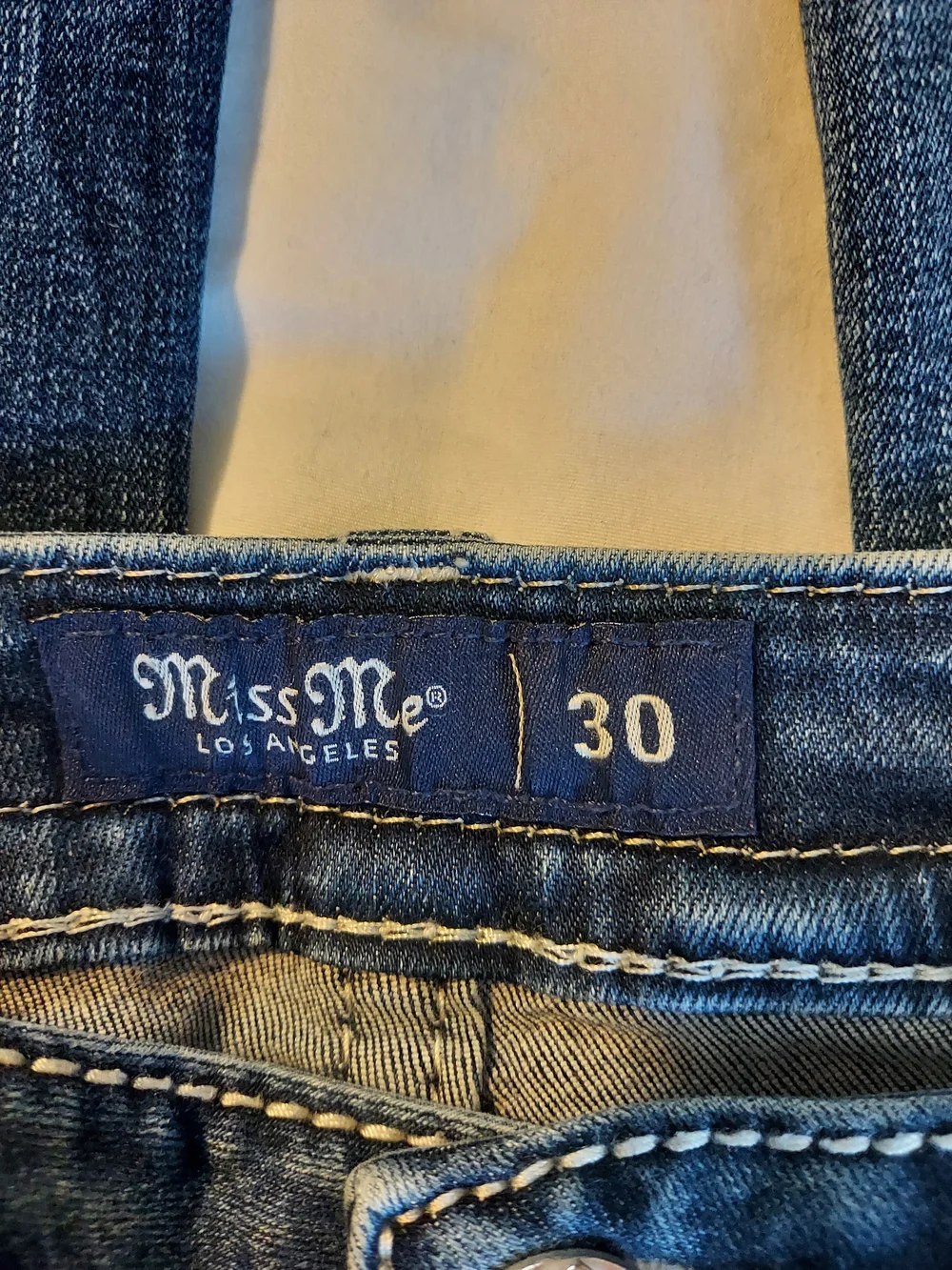 Miss Me Signature "M" Embroidered Mid-Rise Bootcut Jeans - Picture 3 of 9